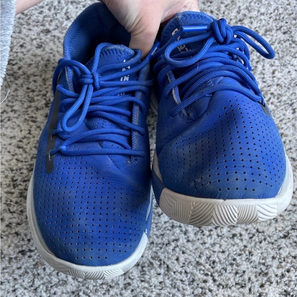 Boys Under Armour shoes - Picture 3 of 11